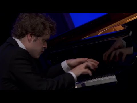 Benjamin Grosvenor plays Chopin, Mompou, Medtner, Ravel, Gounod-Liszt - video 2014