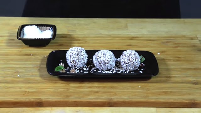 Boules de noix de coco à la cerise et à l'avoine (FR) - BioTechUSA