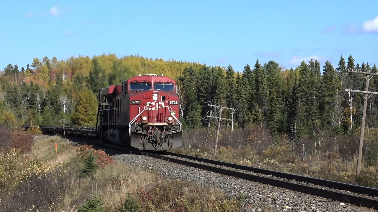 CP 8725 at Waterfall (11OCT2015)