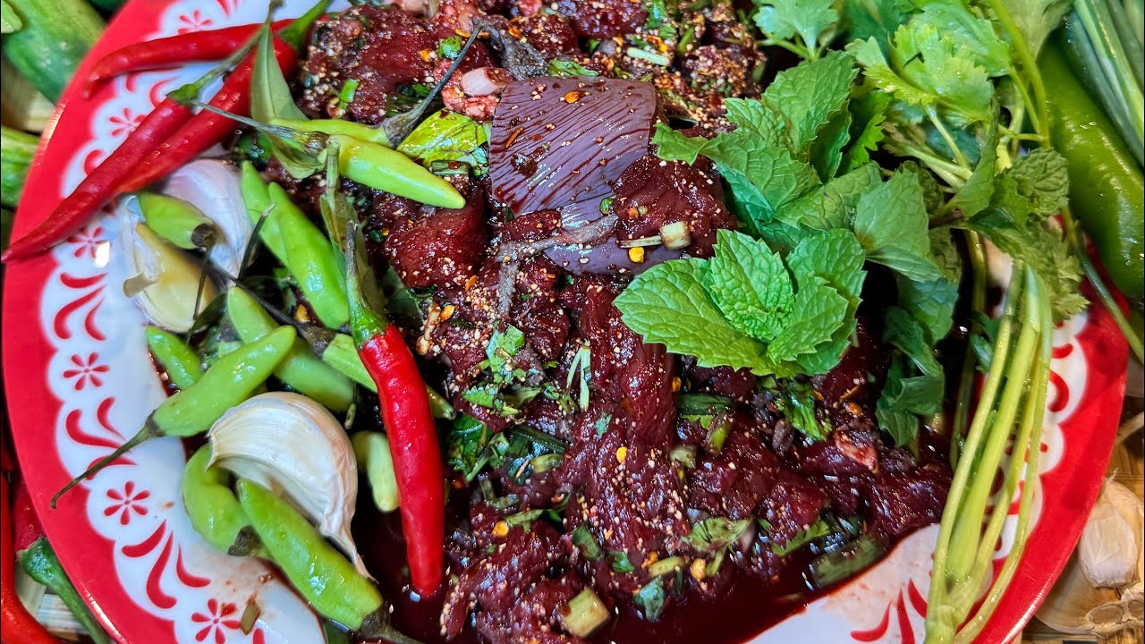 ก้อยเนื้อแซ่บคำใหญ่ๆ