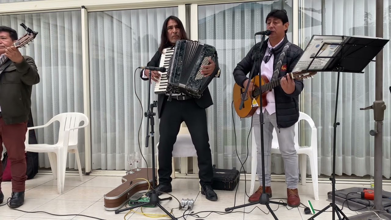 La profesorita Miguel Zamora ,Alex Aguilar y Lucio Portillo