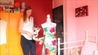 Elize Pareo Met Bikini Van Livera & Bouffante