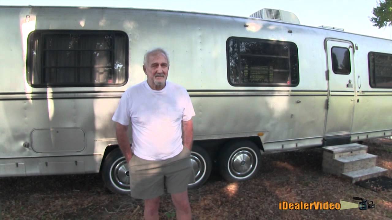 1985 Fleetwood Avion 10.6 Twin Bed