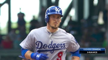 LAD@MIL: Grandal blasts a three-run homer off Wooten