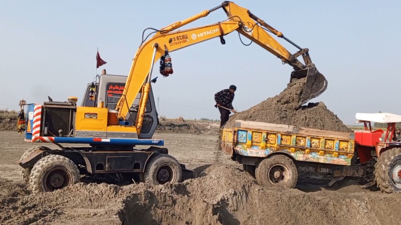 Hitachi excavator digging sand in river loading tata mud in tractor 🚜 ...