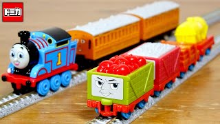 NEW Thomas Tomica Gift Thomas Tomica Friends and Freight Cars