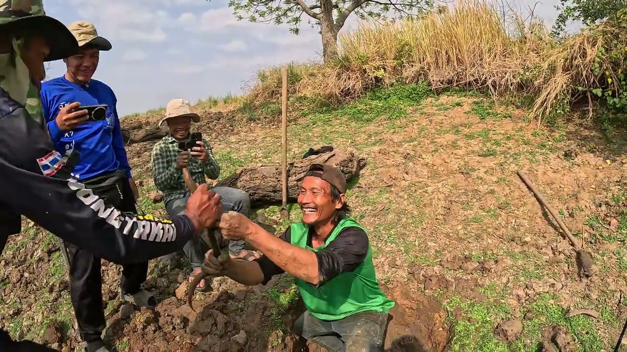 ครั้งแรกหาปลาไหลจำศีลกับทีมงานพรานผล  |  พรานหมึก คนตีผึ้ง