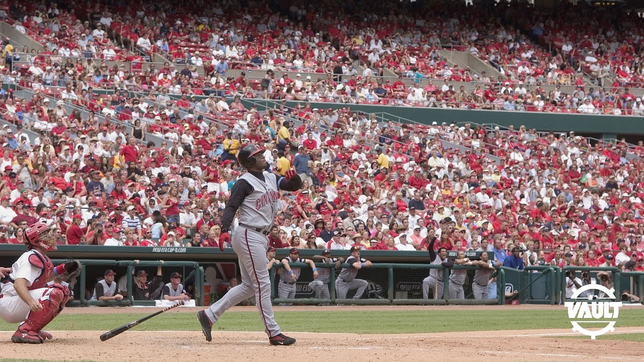 Ken Griffey Jr. Hugs His Dad After Hitting His 500th Home Run On Father's  Day - Baseball - Kids T-Shirt