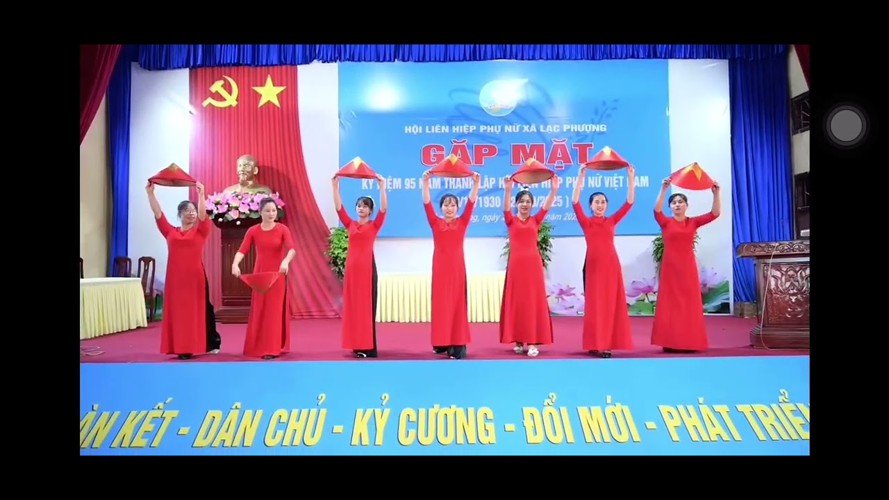 Để mẹ én magui tập múa Một vòng VN