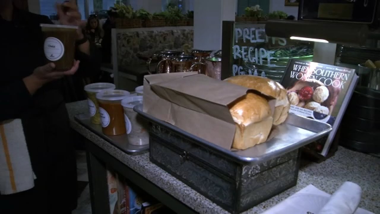 Small businesses create meal kits, last minute shopping rush amps up