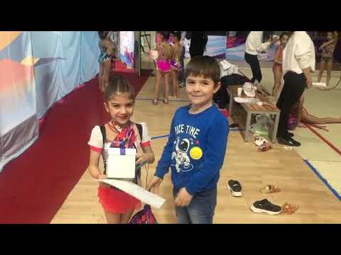 Revan çempion Fatimeni bele tebrik edir - Gimnastika