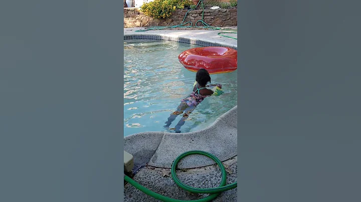 Roberta Jackson DaVina Swimming(1)