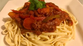 Baasto iyo suugo ( Somali  red sauce and  pasta)