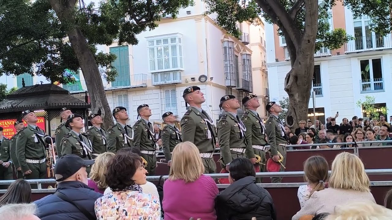 Desfile de la Brigada Paracaidista en la Semana Santa Málaga 2025.