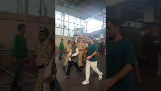 Akash Ambani spotted at temple #ambani #subscribe