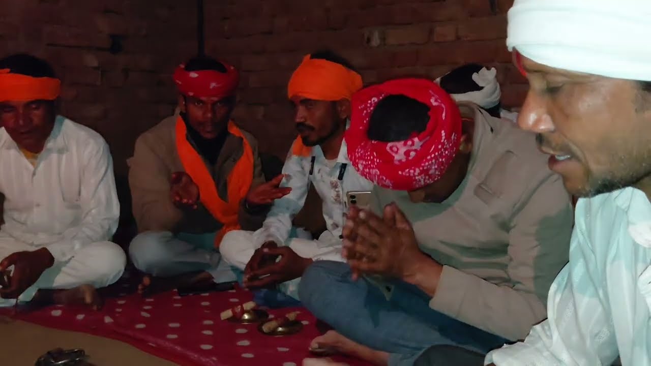 सोमा महराज सेतारी भजन करते हुए 