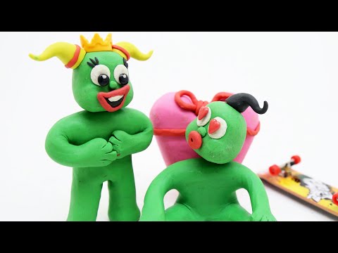 Green Baby - Episode 239 - Makes Awesome Valentine Heart - Stop Motion Cartoon For Kids