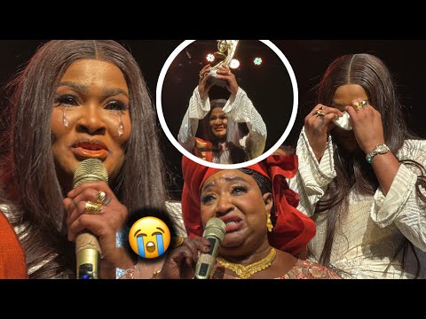 Alakhou akbar, Soumboulou inconsolable avec son trophée meilleur actrice de l’année, Seune pleure