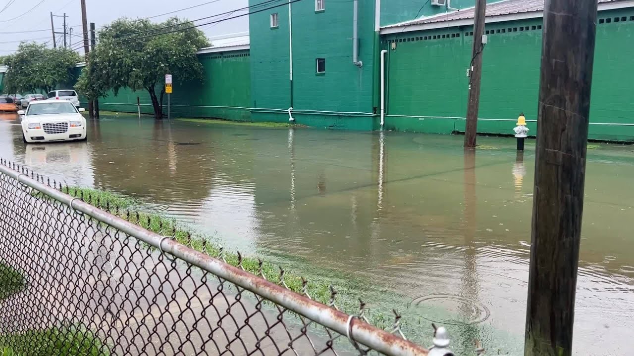 Heavy rain causes flooding across New Orleans - YouTube