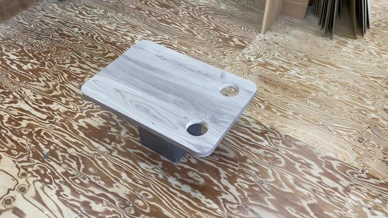 キャンピングカー用テーブル天板のオーダーメイド・カップホルダー穴