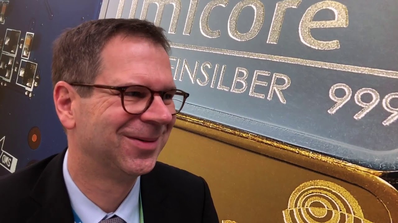 Edelmetallmesse Munchen 2019 Interview Von Dr Jurgen Muller Mit Dr Bernhard Fuchs Von Umicore Youtube