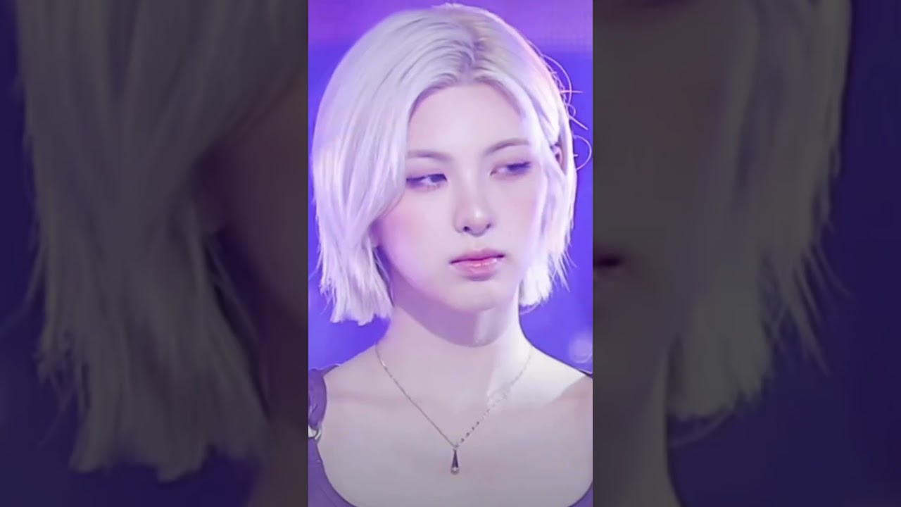 Bae jinsol my God 🙌🏻🐝 