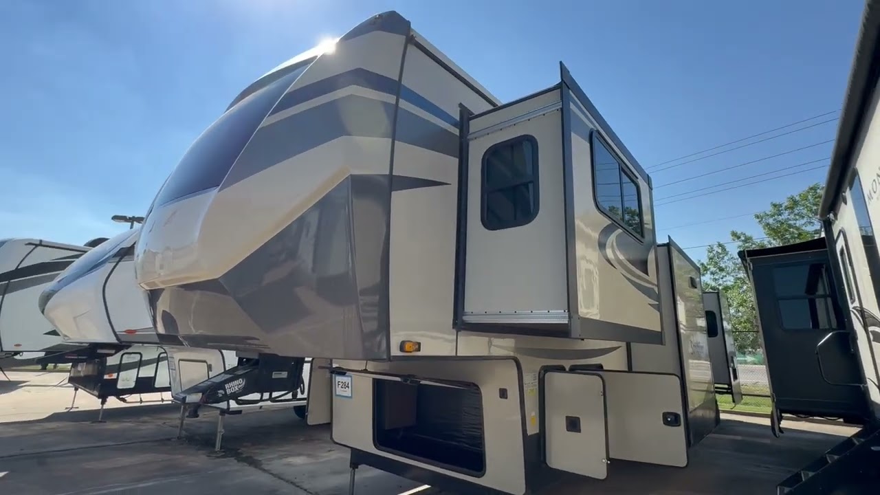 F284CL- 42’ 2021 FOREST RIVER SANDPIPER 379FLOK W/6 SLIDES. 