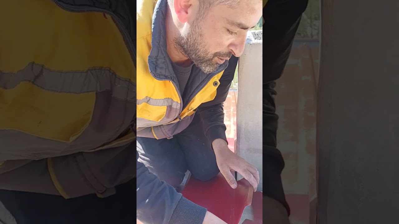 Baca kenarı nasıl yapılır #çatı#inşaat#ev #ağaç çatı yapımı #çinko#trapez#baca dibi#baca# izolasyon