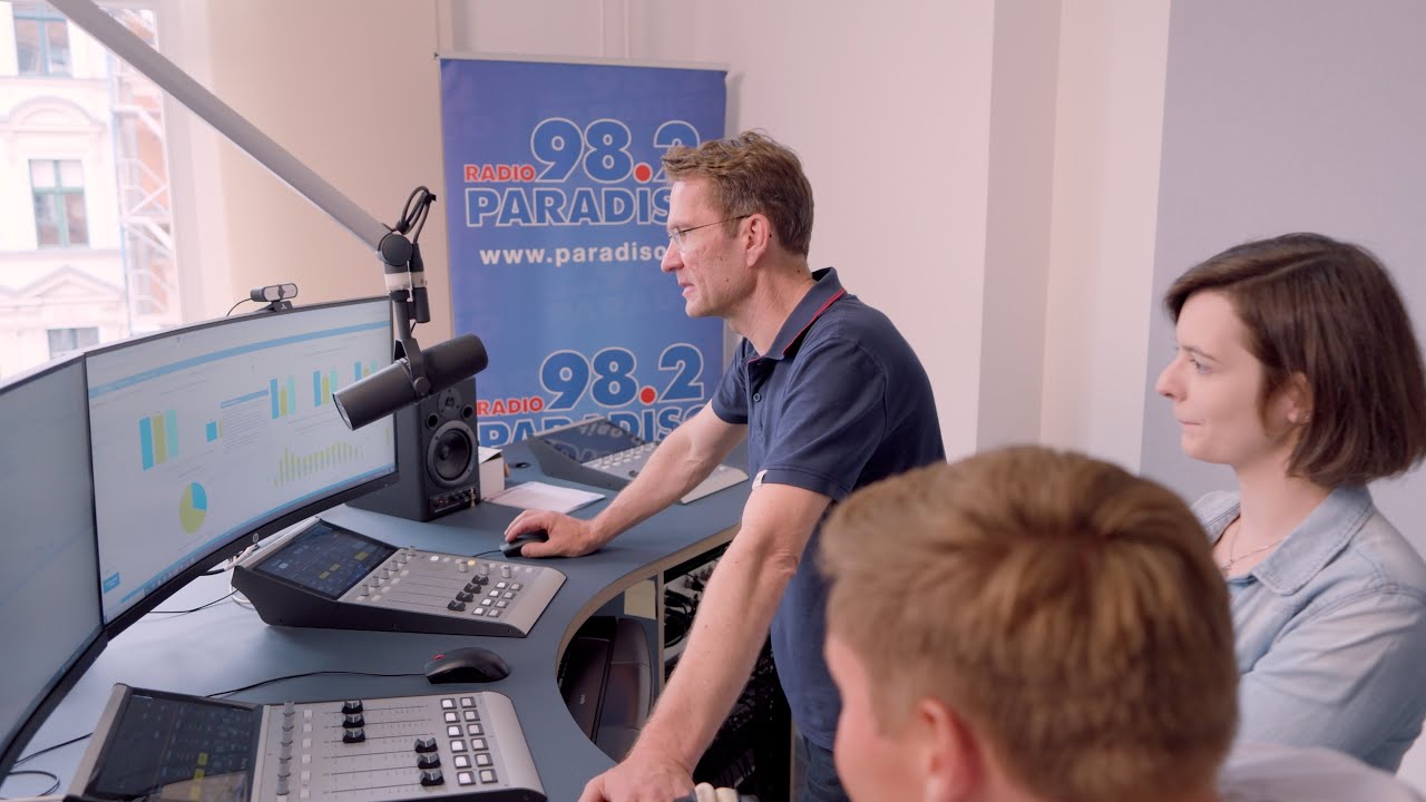 Start Inside Radio Paradiso