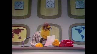 The Muppet Show - 501: Gene Kelly - News Flash: The meaning and purpose of life is announced (1980)