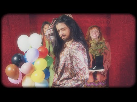 Nat Guareschi - O Amor é Ridículo (Clipe Oficial)