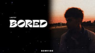 Laufey - Bored (Lyrics)