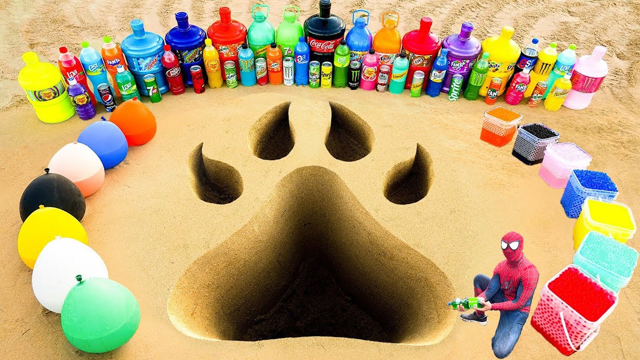 Как сделать отверстие для кошачьей лапы из цемента и шариков Orbeez, газировки Big Mountain Dew, ...