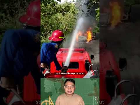 Video: Mengapa minyak tanah yang terbakar tidak bisa dipadamkan dengan air? Apa yang berbahaya dan aturan apa yang harus dipatuhi jika terjadi kebakaran