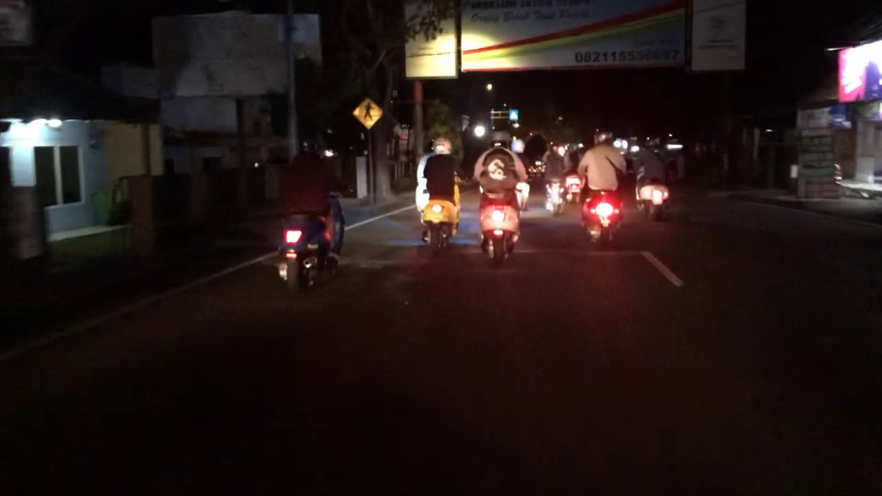  Jalan jalan malam  naik vespa metik YouTube