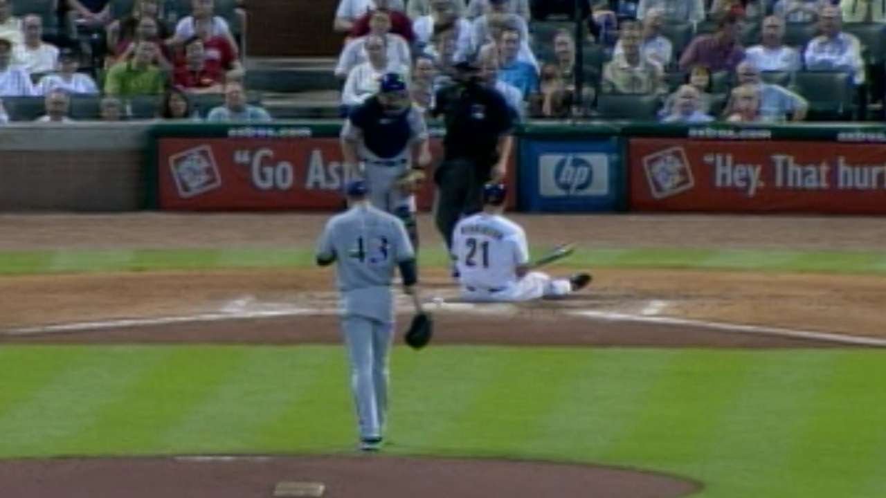 MIL@HOU: Wigginton swings and falls