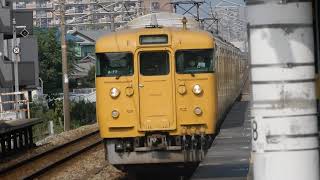 JR山陽本線　高島駅1番ホームに115系普通が到着