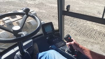 How to operate a compactor roller (Atlas Copco Dynapac CA2500) Part 1 (basics)