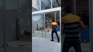 Pintu Geser menggunakan seri 900 3 panel #kaca tempered #geser #pintu #pintu geser #konstruksi