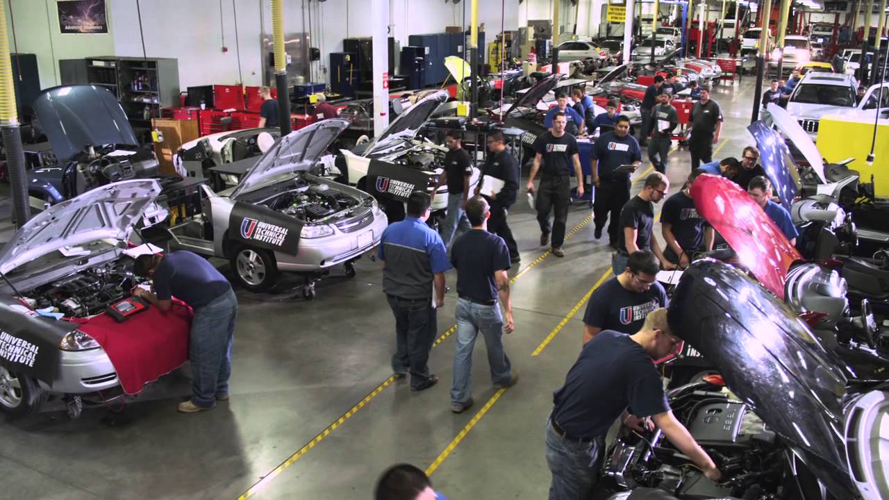 UTI Grad and MercedesBenz Technician Sven Nelson YouTube