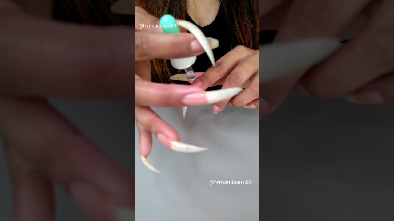 Dangerous natural claws by our hand model Fernanda Ribeiro (november 2021)