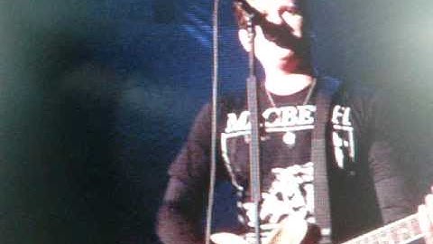 Blink 182 @ Reading 2010 [ All The Small Things ]