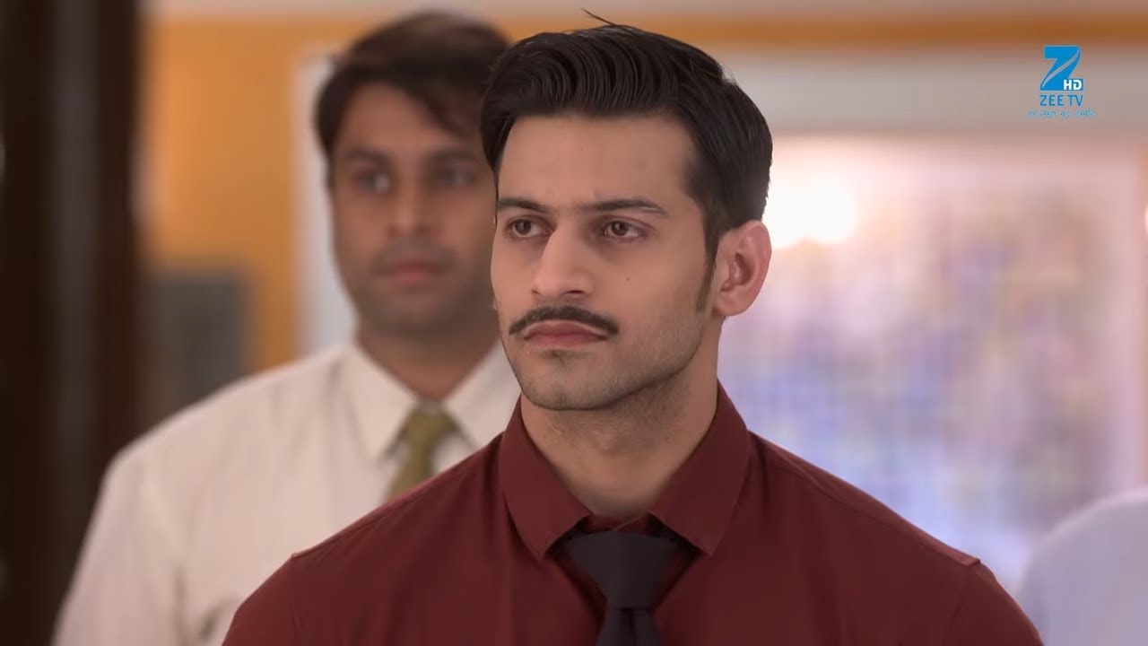 Income Tax के लोगों ने ली Abhi के घर की तलाशी | Kumkum Bhagya