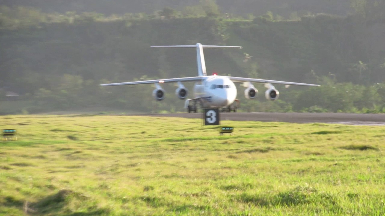 Skyjet BAe-146 landing in Basco, Batanes