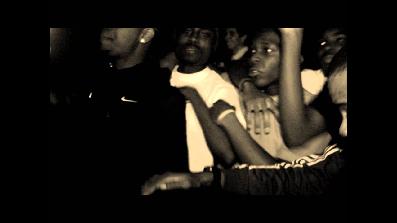 @BuzzFlightYear Aka Lil Silk Live Performance ph3 - YouTube