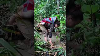 Mother and daughter go to catch stream fish