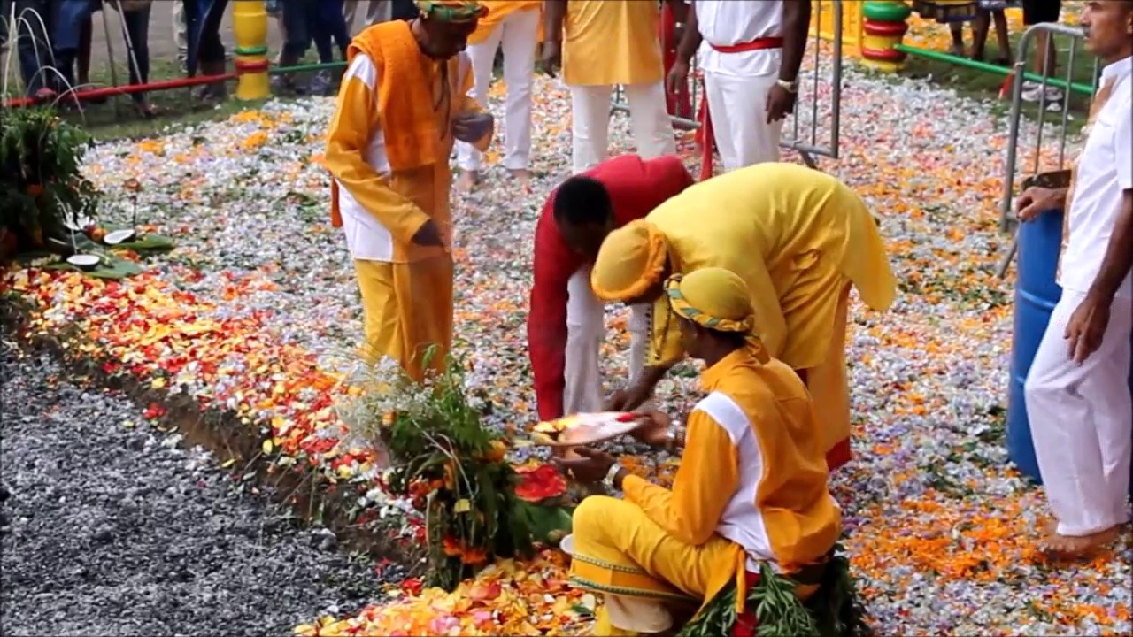 Marche sur le feu 2016 Chapelle Front-Mer St-Suzanne