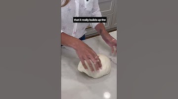 Maak zuurdesemdeeg snel sterker met deze klap-en-vouwtechniek.