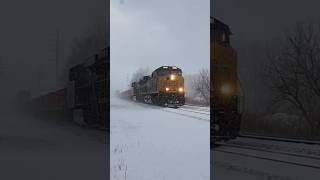 CSX stack train I162 does a slow roll through a snow storm out of Erie, Pa 31626 #locomotive #shorts