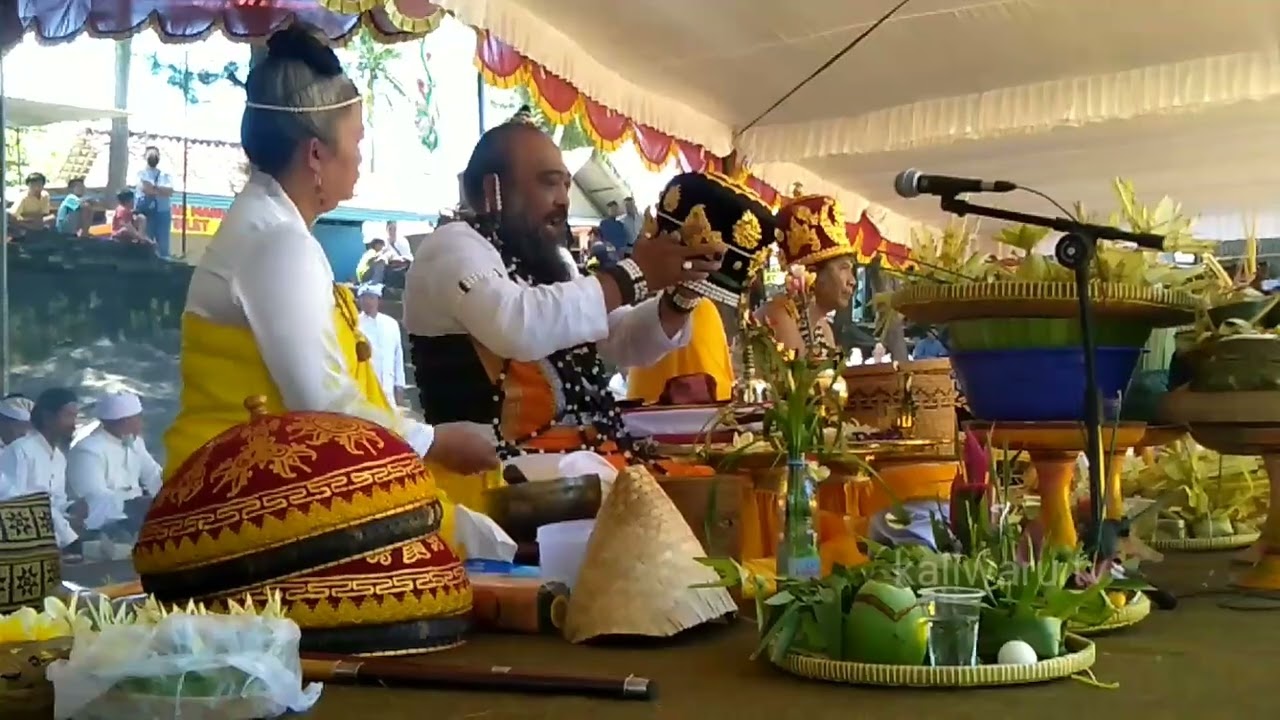 upacara  Melasti   pantai  Ngobaran   umat   HINDU   kab: gunung  kidul   2023